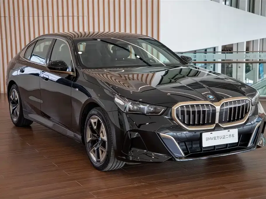 BMW 5 Series — фото 10