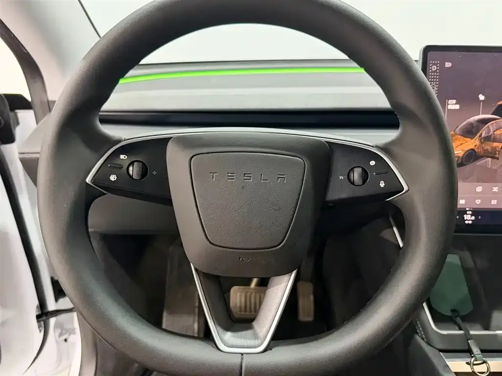 Tesla Model Y — фото 5