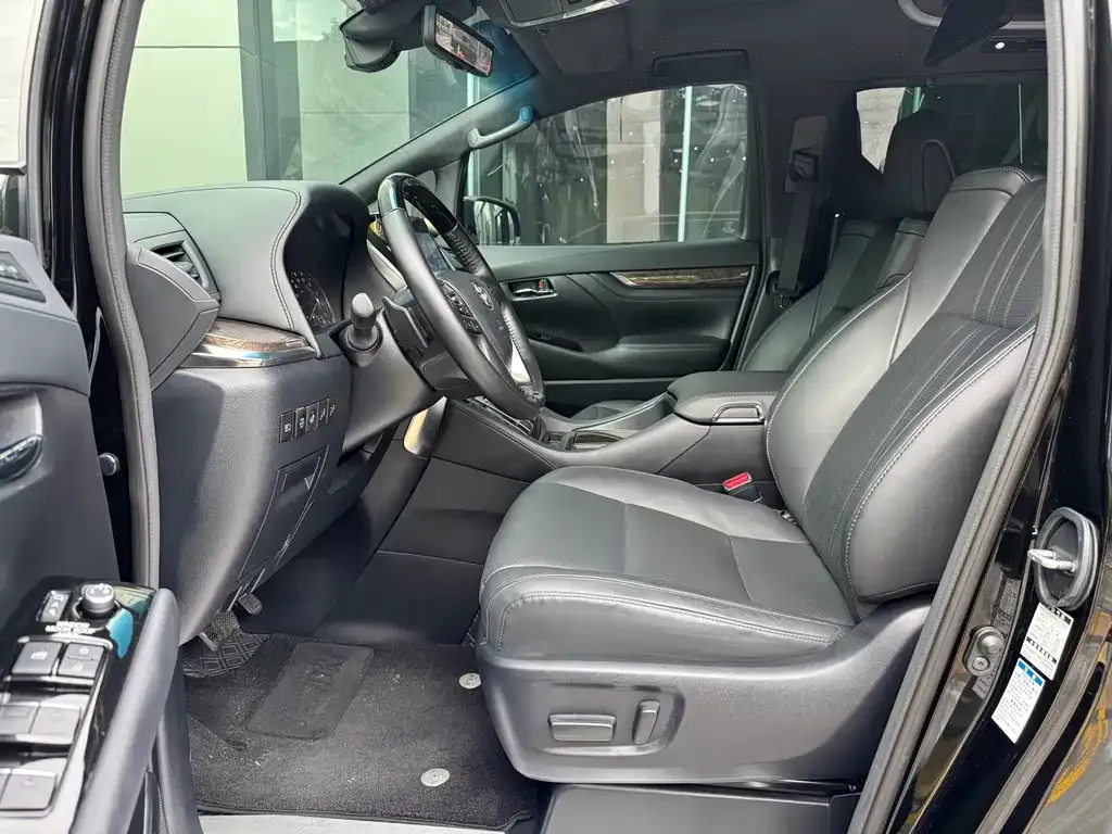 Toyota Alphard — фото 7