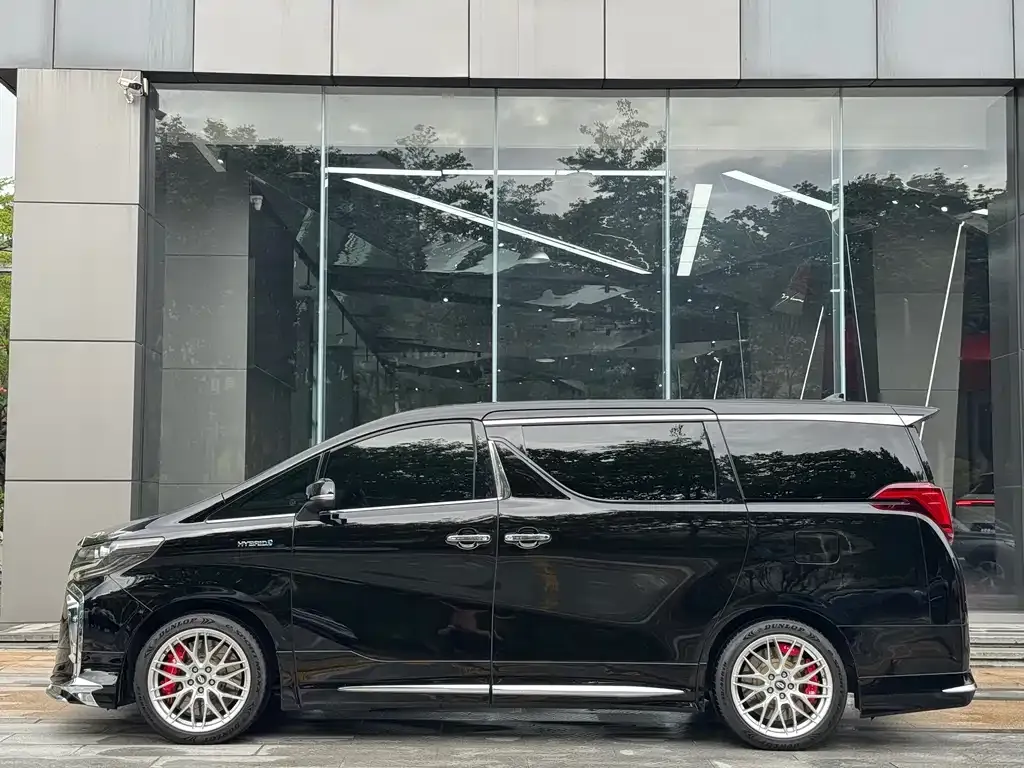 Toyota Alphard — фото 4