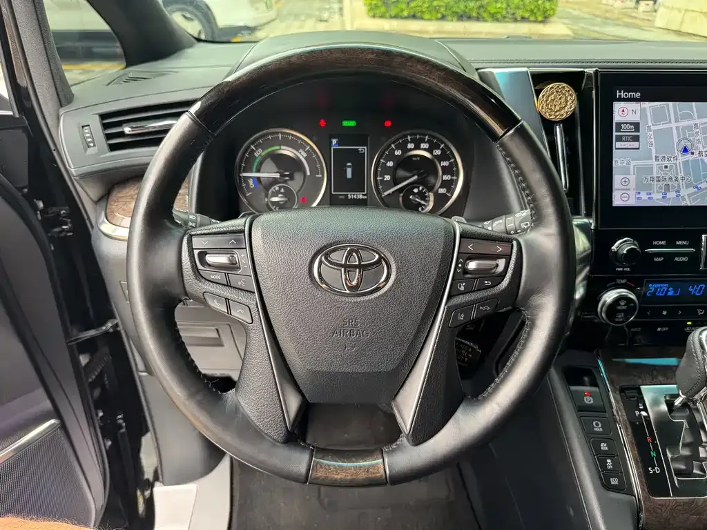 Toyota Alphard — фото 5