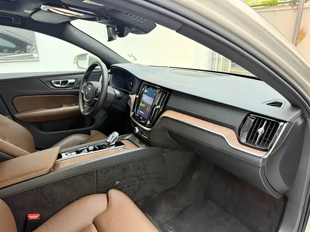 Volvo S60 — фото 10
