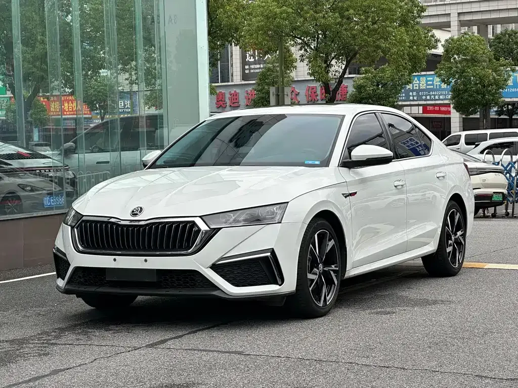 Skoda Octavia — фото 1