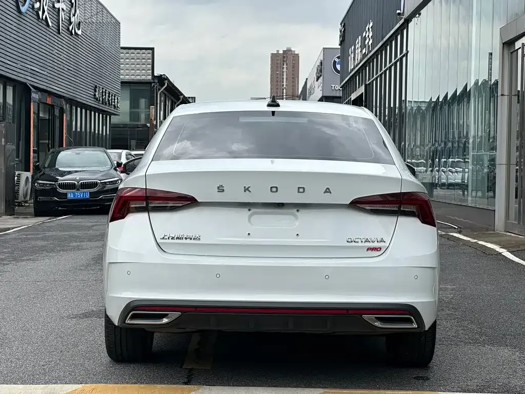 Skoda Octavia — фото 7