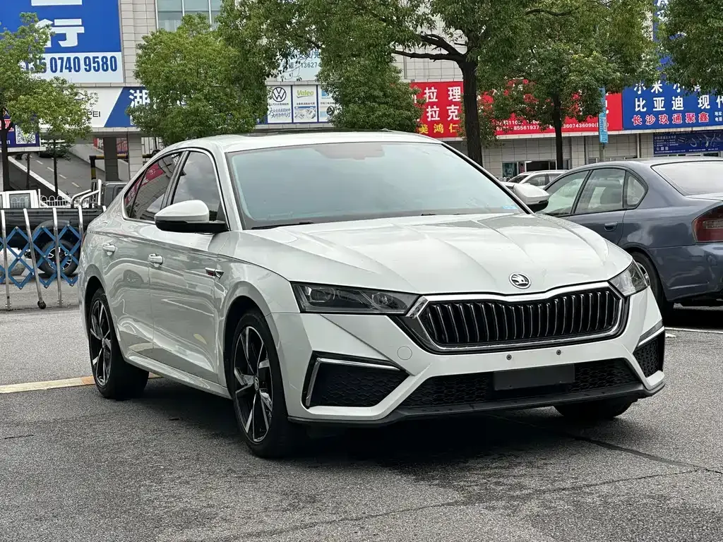 Skoda Octavia — фото 10