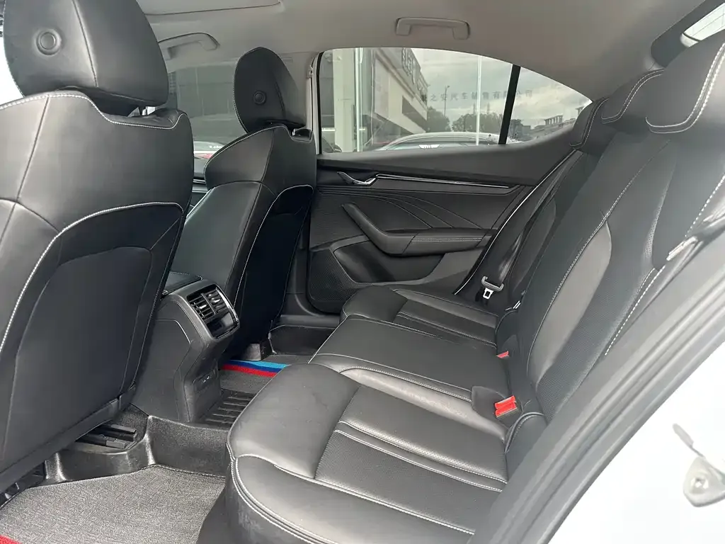 Skoda Octavia — фото 2