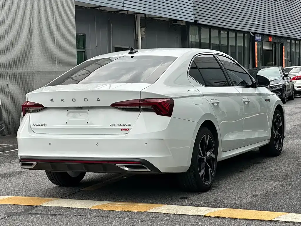 Skoda Octavia — фото 8