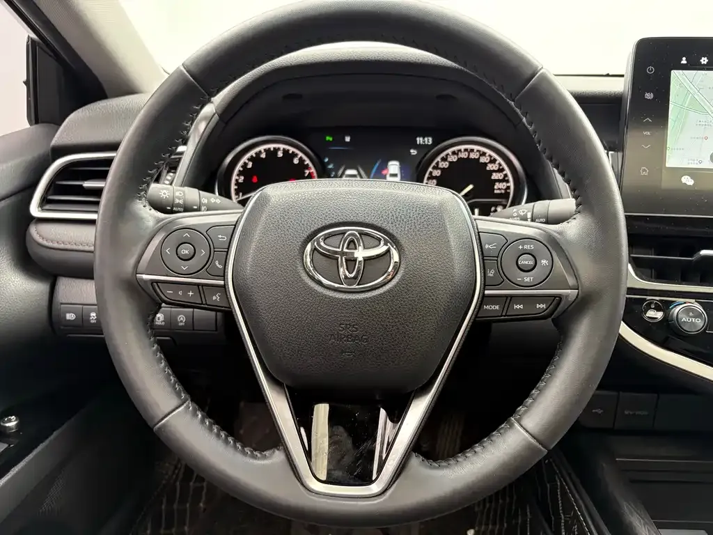 Toyota Camry — фото 3
