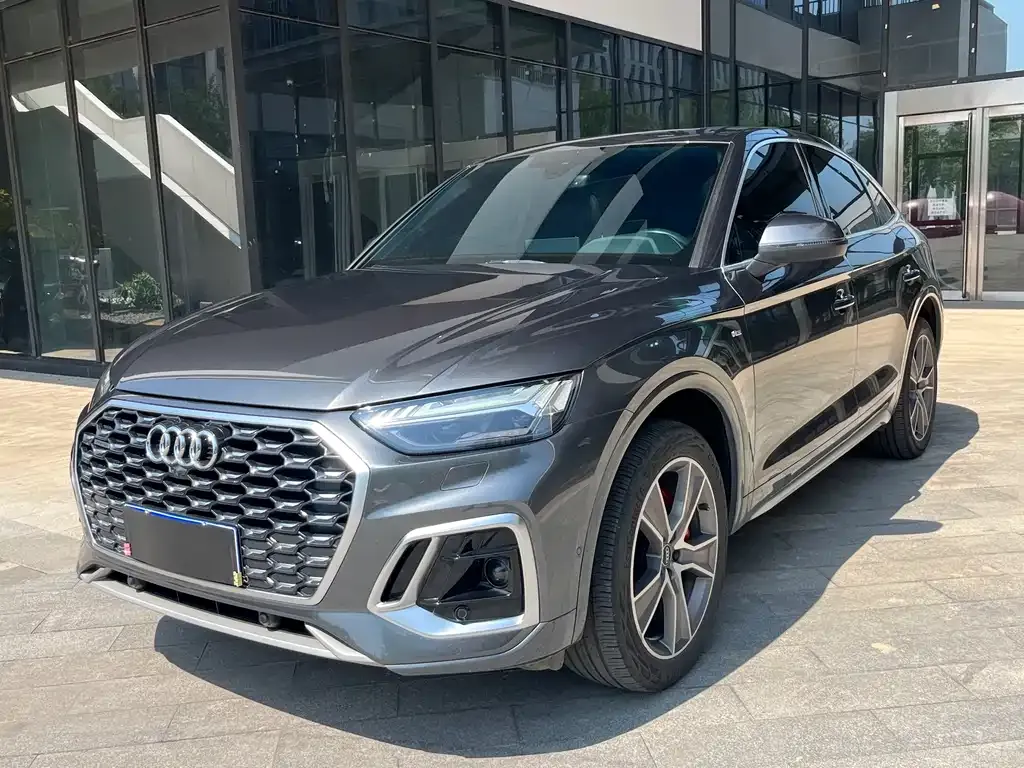 Audi Q5L Sportback — фото 1