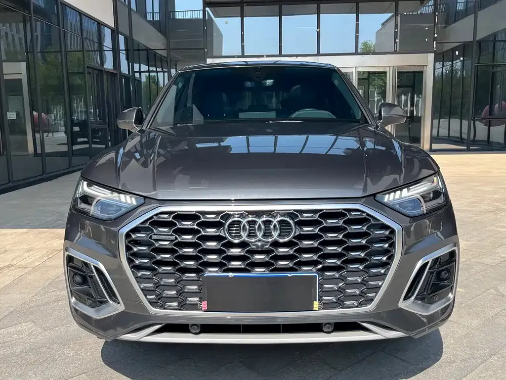 Audi Q5L Sportback — фото 3