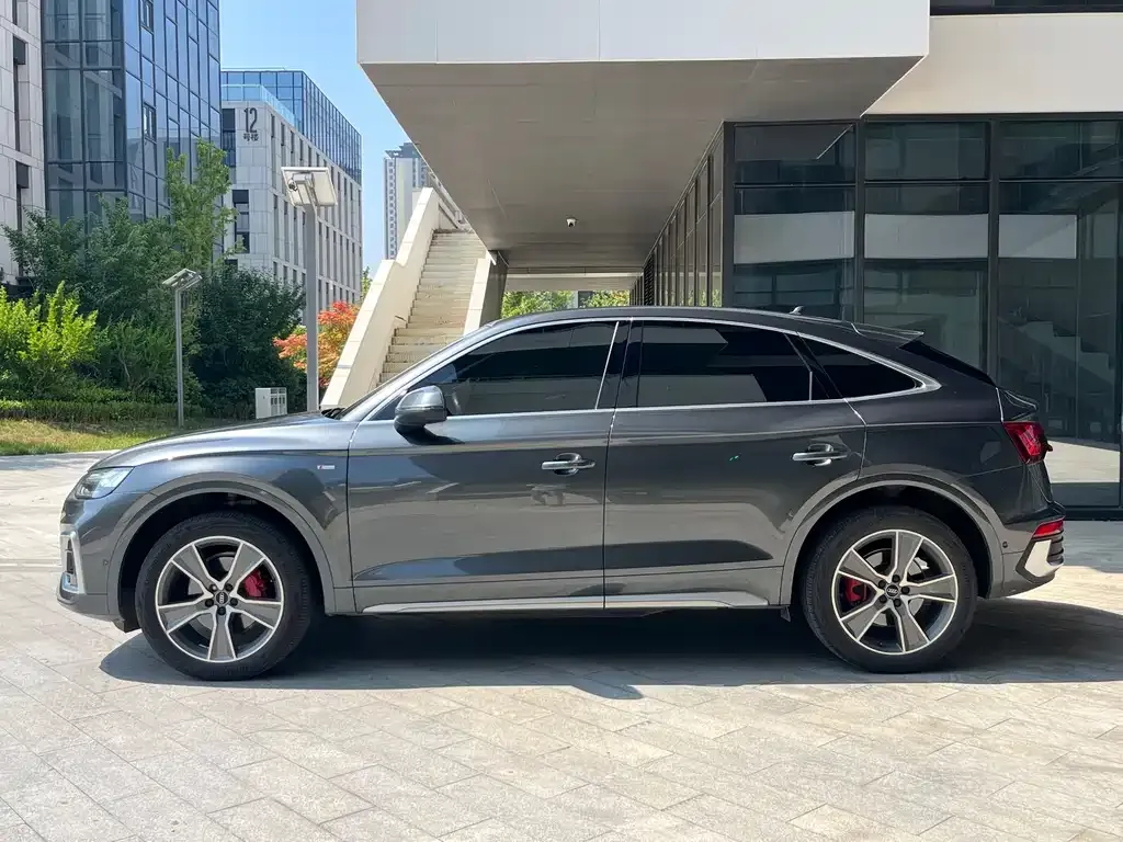 Audi Q5L Sportback — фото 8