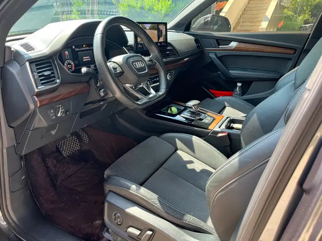 Audi Q5L Sportback — фото 5
