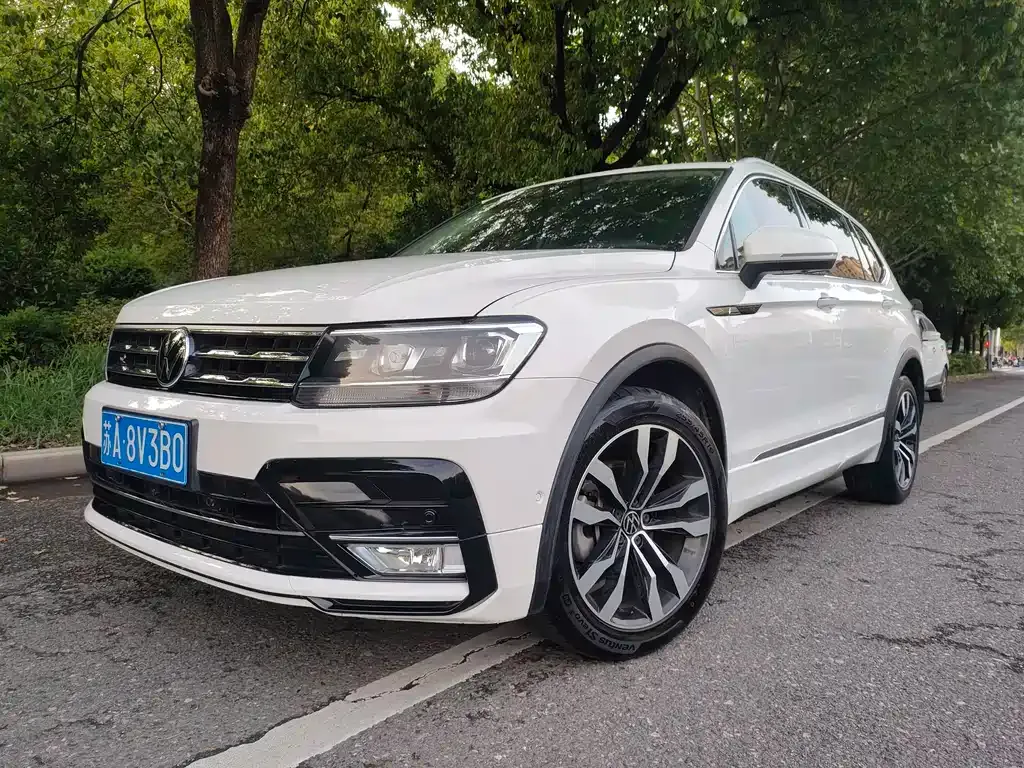 Volkswagen Tiguan L — фото 1