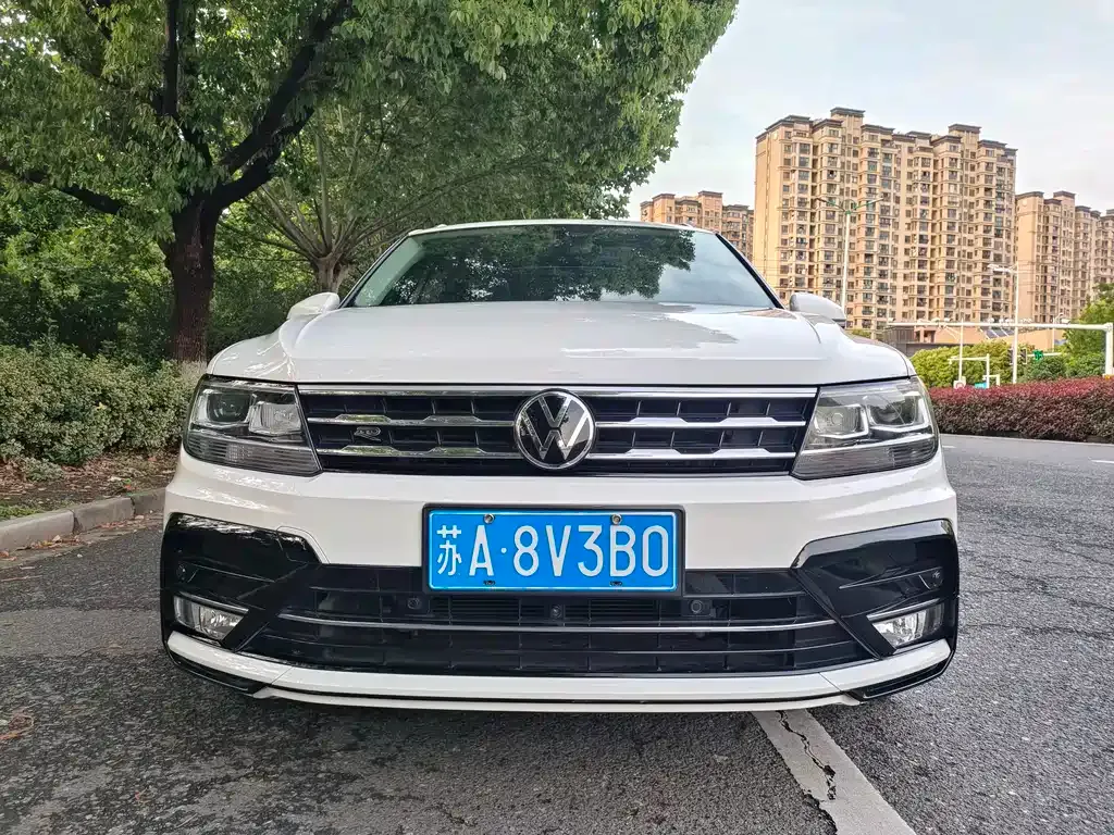 Volkswagen Tiguan L — фото 6