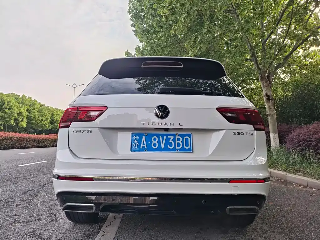 Volkswagen Tiguan L — фото 10