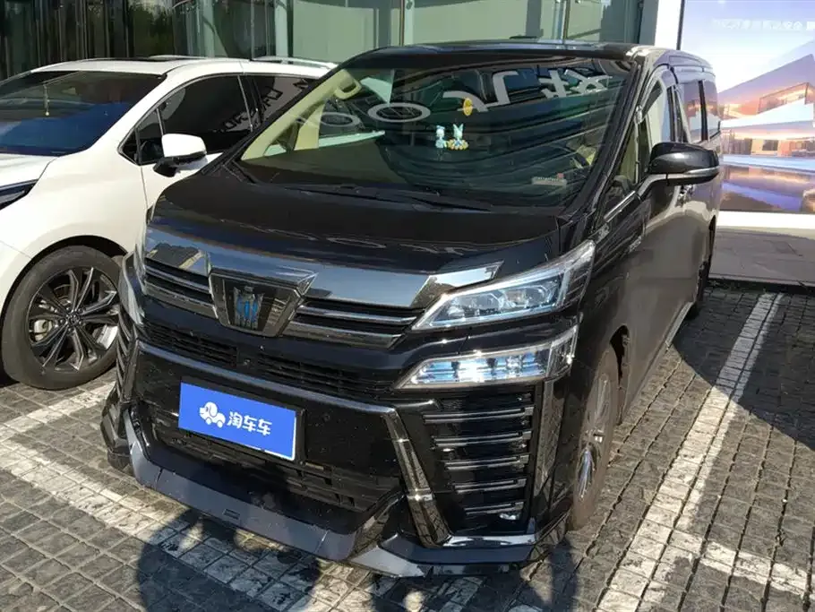 Toyota Vellfire — фото 1