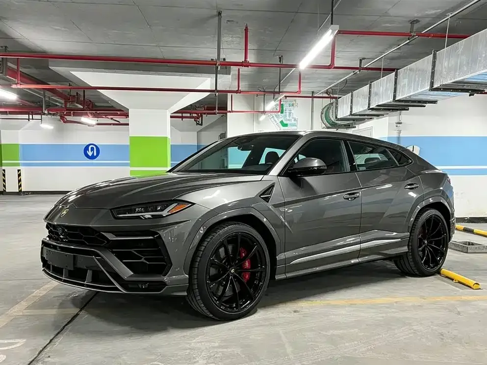 Lamborghini Urus — фото 1