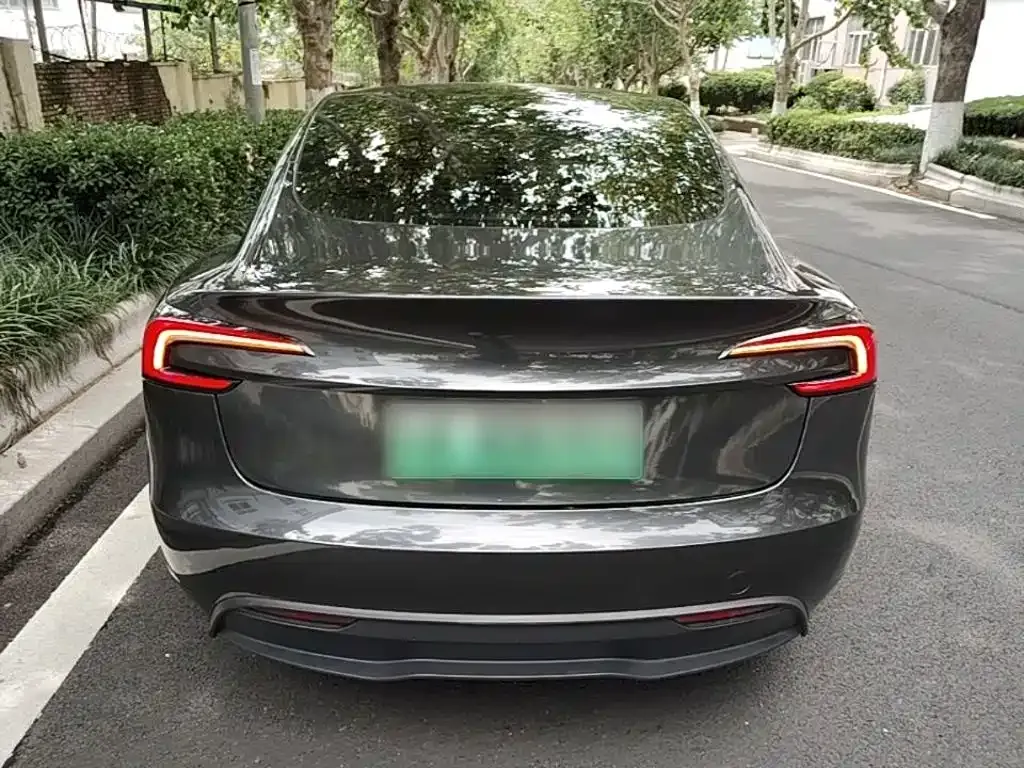 Tesla Model 3 — фото 7