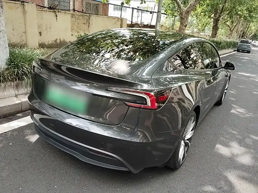 Tesla Model 3 — фото 10