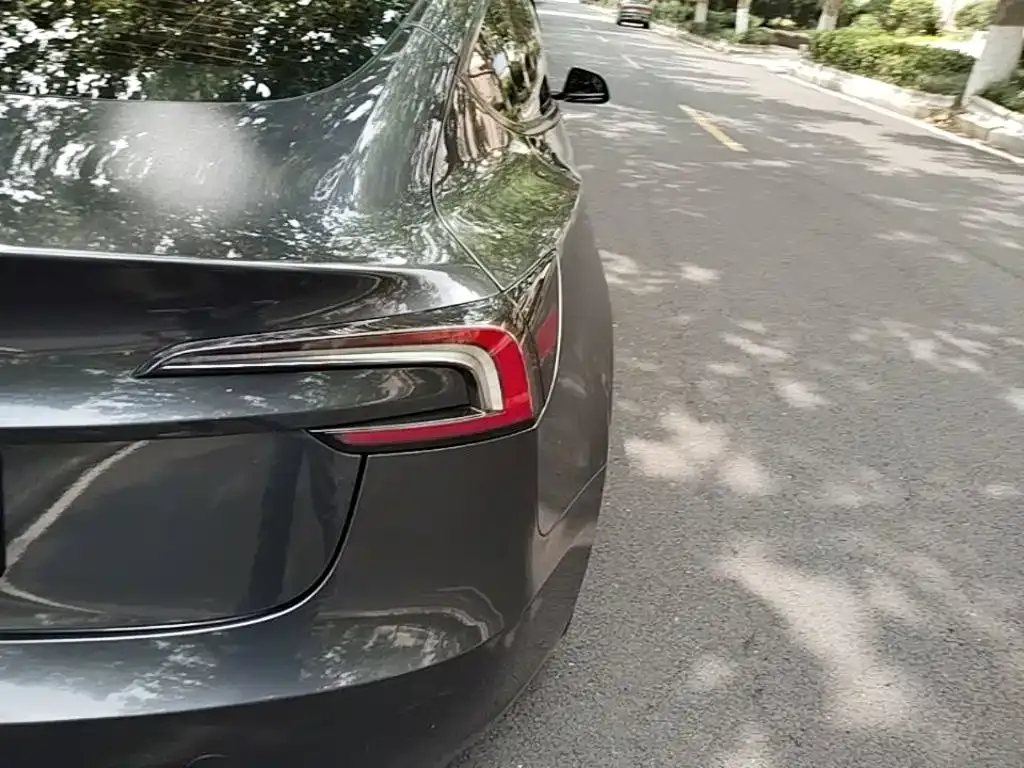 Tesla Model 3 — фото 3