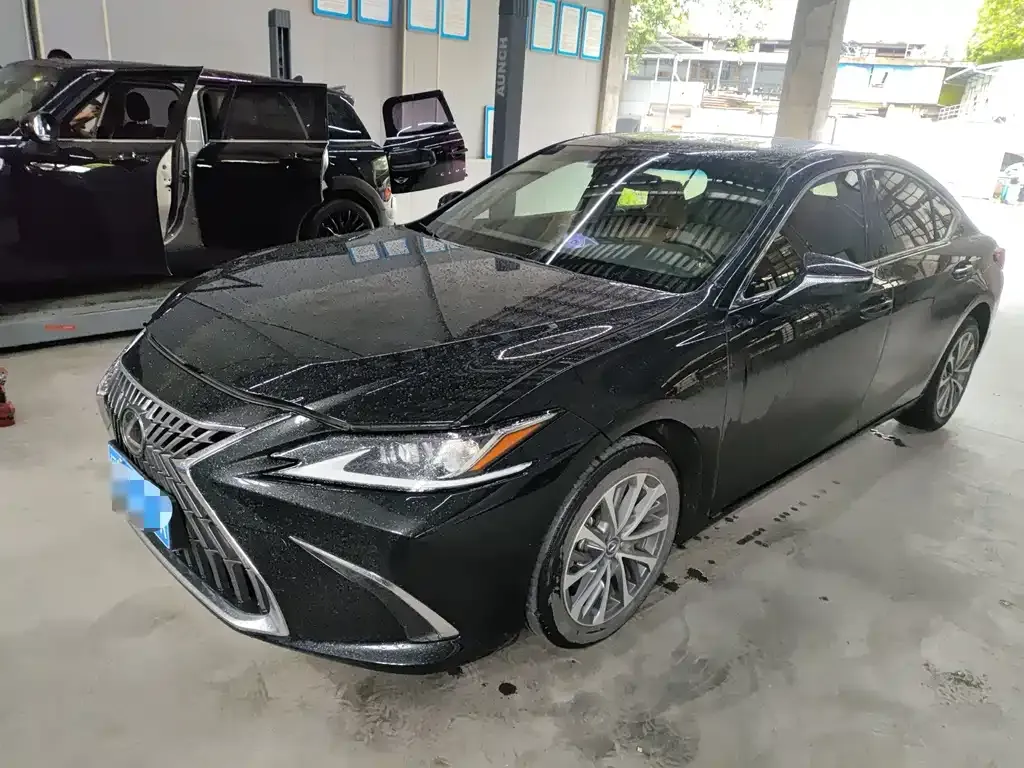 Lexus ES — фото 1