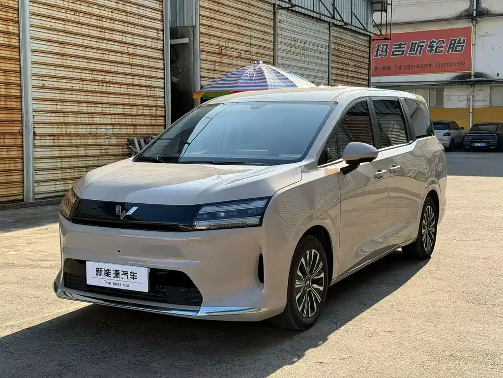 Wuling Starlight 730 New Energy — фото 1