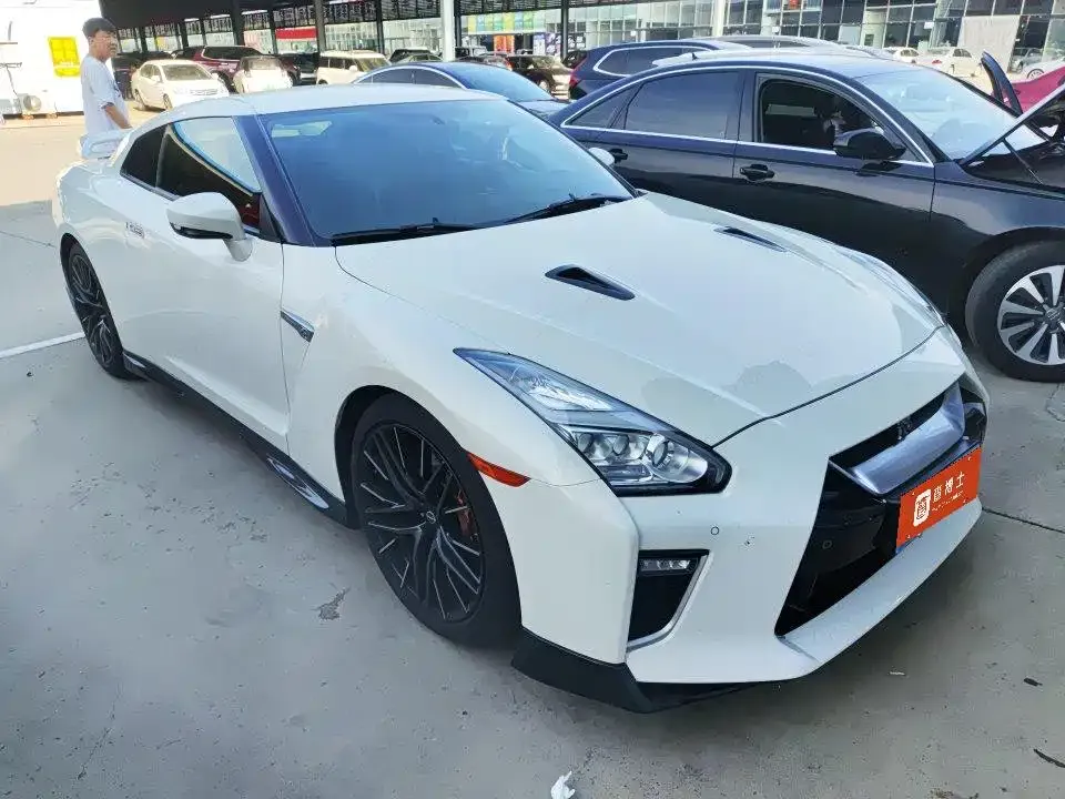 Nissan GT-R — фото 7