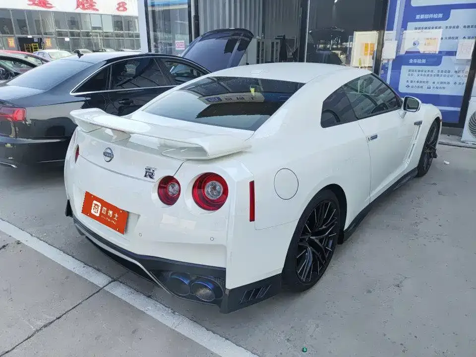 Nissan GT-R — фото 8