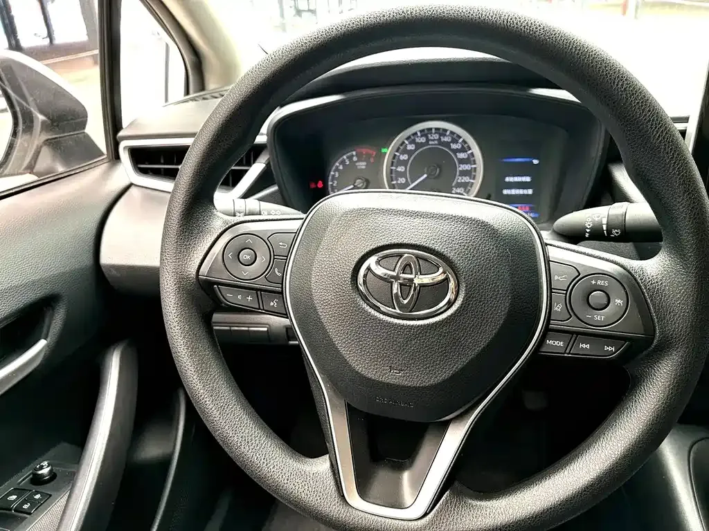 Toyota Corolla — фото 9