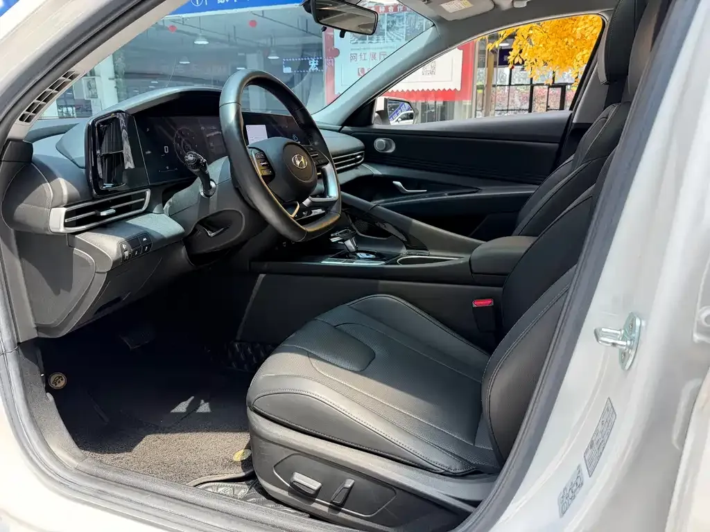 Hyundai Elantra — фото 2
