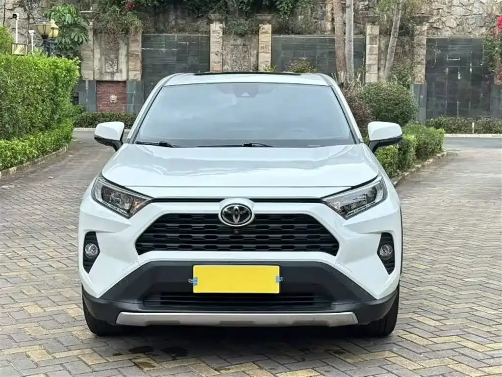 Toyota RAV4 — фото 8