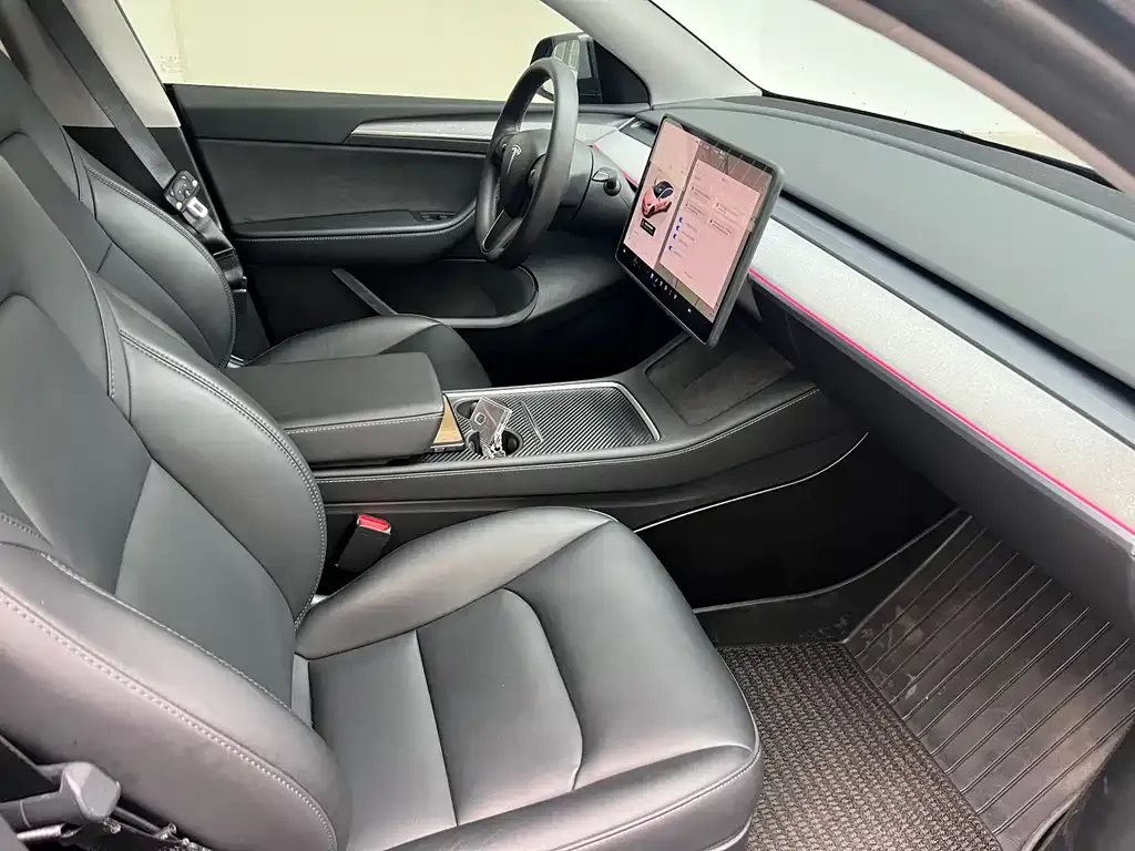 Tesla Model Y — фото 8