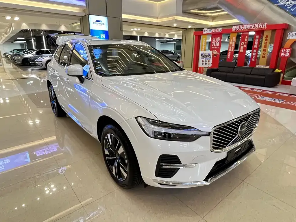 Volvo XC60 — фото 1