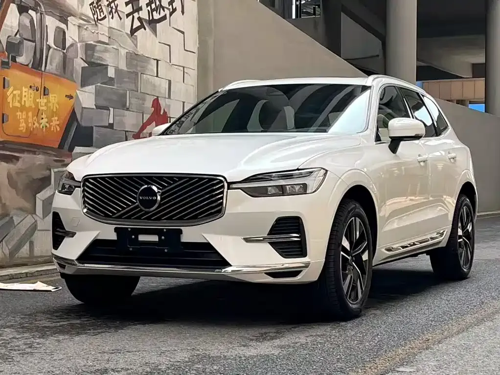 Volvo XC60 — фото 1