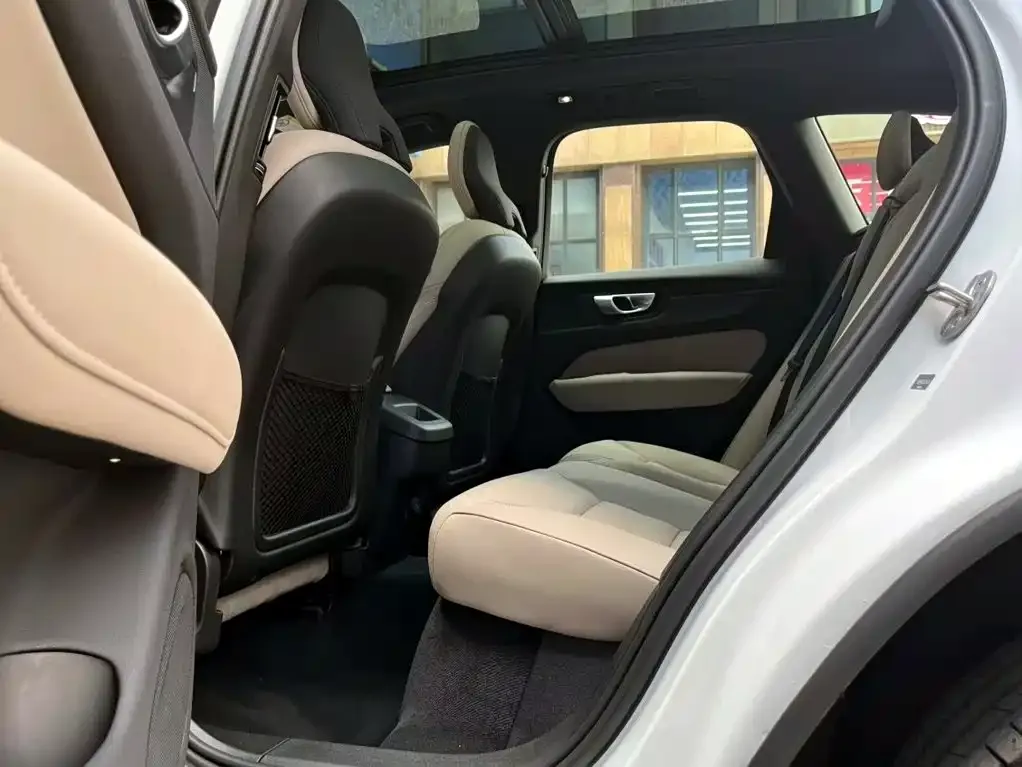 Volvo XC60 — фото 2