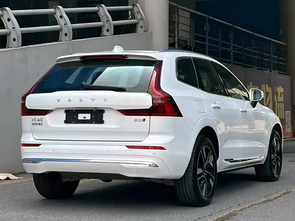 Volvo XC60 — фото 6