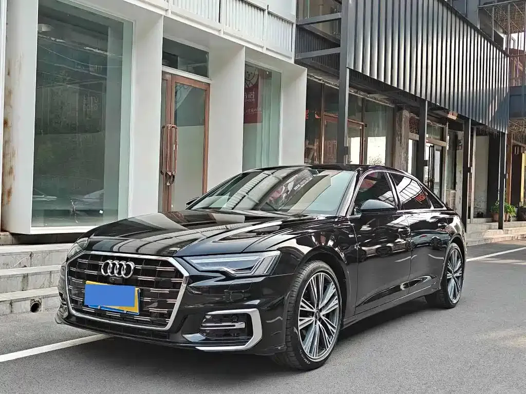 Audi A6L — фото 1