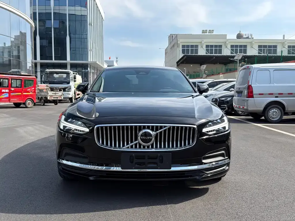 Volvo S90 — фото 1