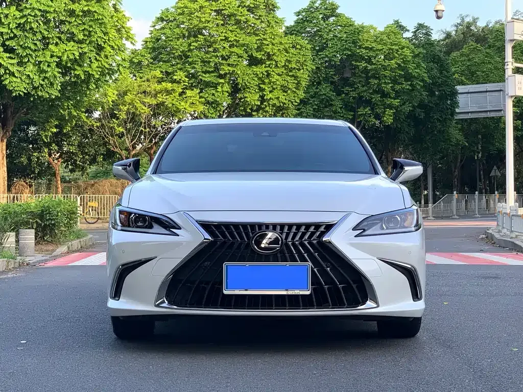 Lexus ES — фото 9