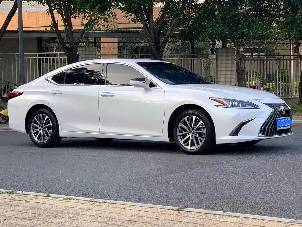 Lexus ES — фото 6