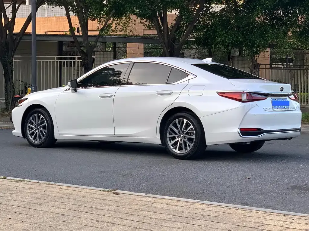 Lexus ES — фото 3