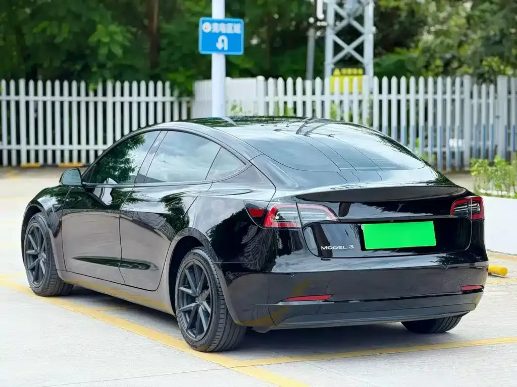 Tesla Model 3 — фото 9