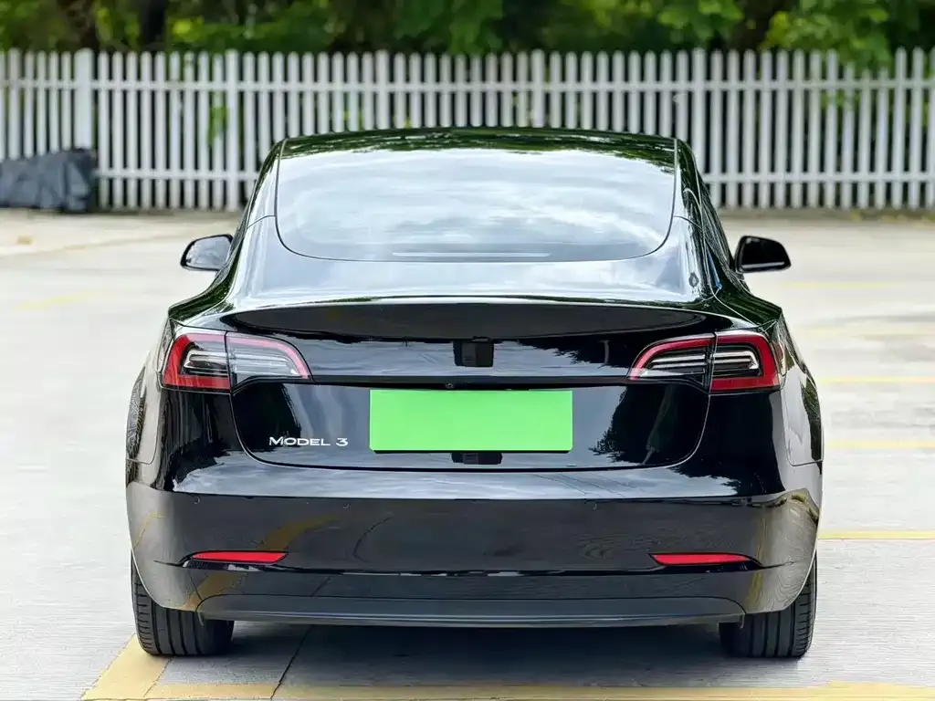 Tesla Model 3 — фото 7