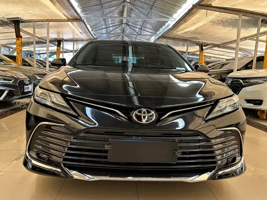 Toyota Camry — фото 10