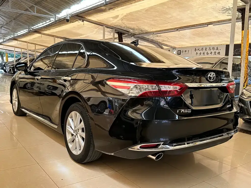 Toyota Camry — фото 6