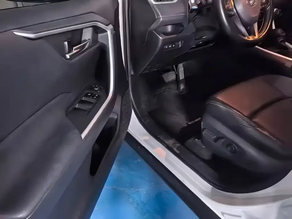 Toyota Wildlander — фото 10