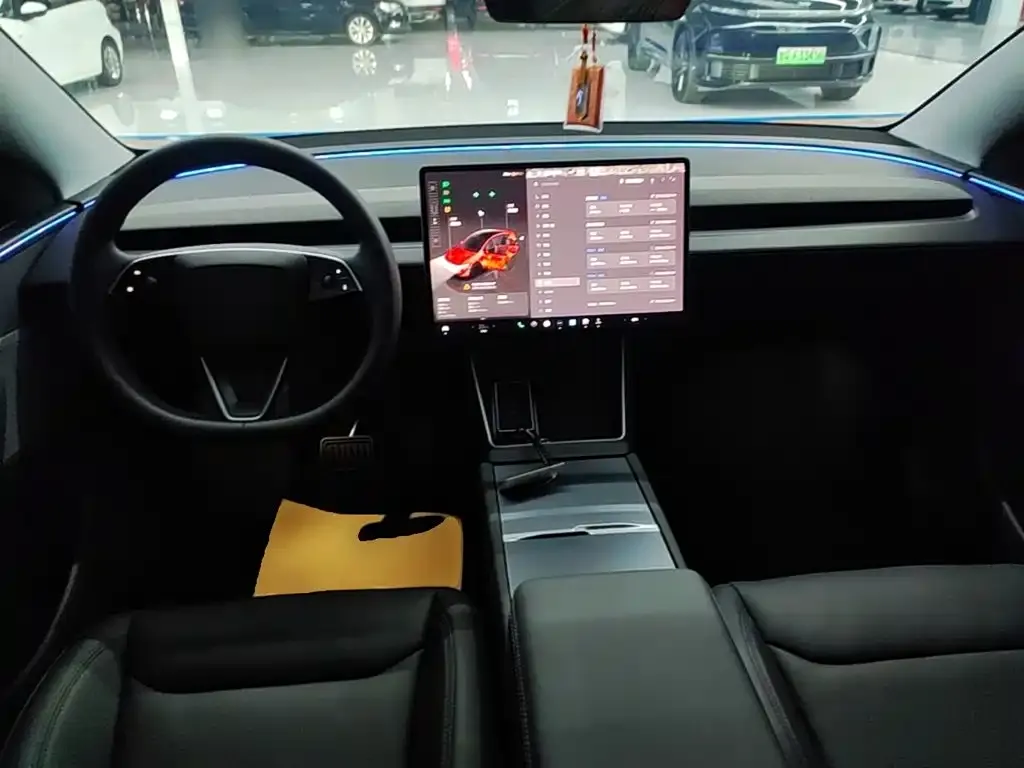 Tesla Model Y — фото 10