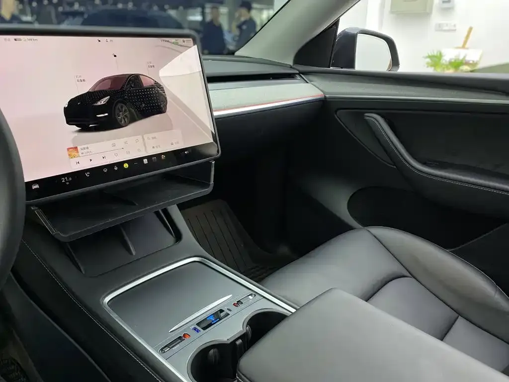 Tesla Model Y — фото 6