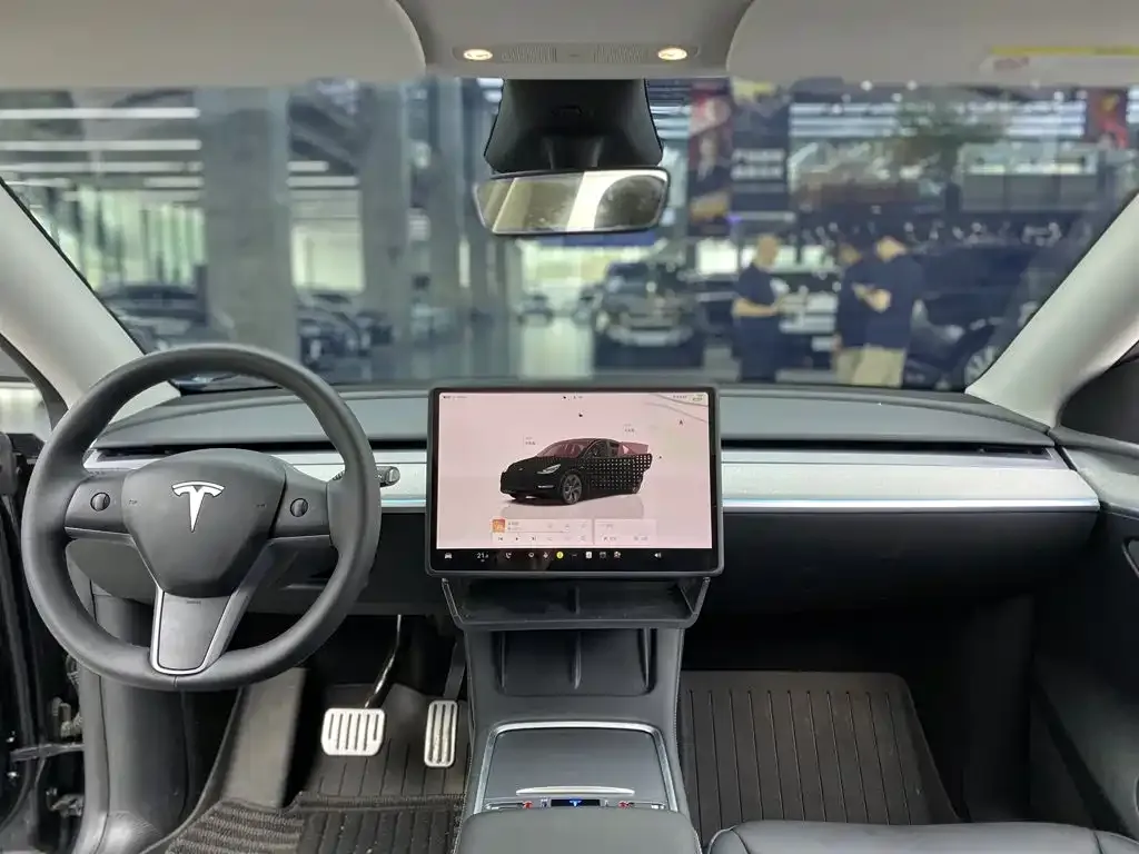 Tesla Model Y — фото 8