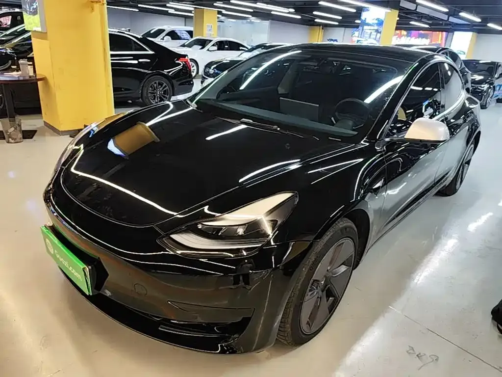 Tesla Model 3 — фото 1